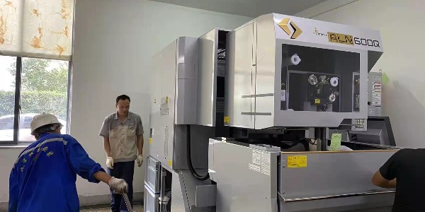 大型工業(yè)設(shè)備搬運(yùn)需要用到哪些設(shè)備？大型吊裝公司為您講解